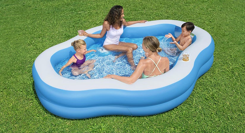 Come arredare la zona piscina piscina gonfiabile bambini